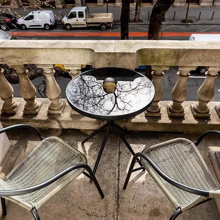 אכסניה Adagio Basilica *