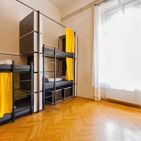 Hostel Adagio Basilica *