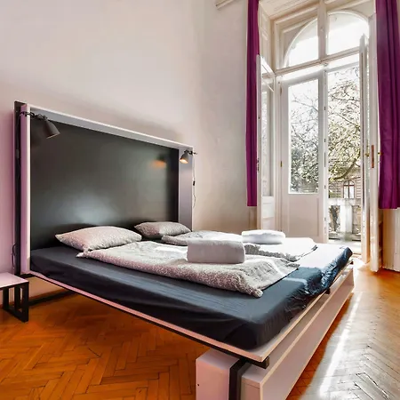 Hostel Adagio Basilica *