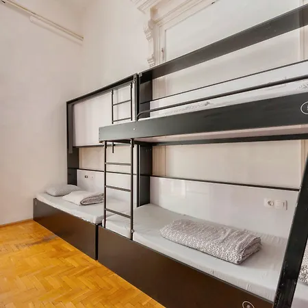 Hostel Adagio Basilica